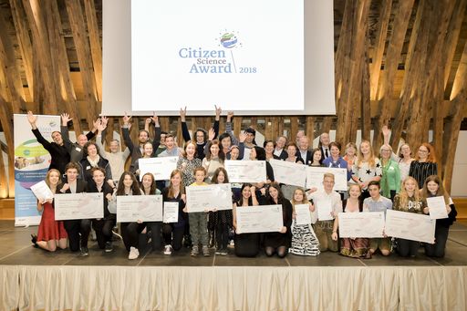https://www.apa-fotoservice.at/galerie/16093 Die
Gewinner des Citizen Science Award 2018.