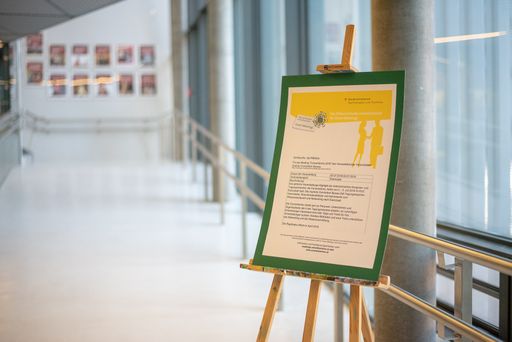 Vorschau Bild von Staffeleien des Kongresshauses umfunktioniert zu
einer kreativen, ressourcenschonenden Beschilderung auf der
Convention4u