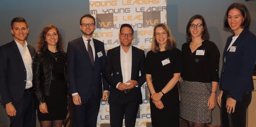 von l. n. r.: Markus Sacherer (Vorstandsmitglied Landesgruppe
Steiermark), Martina Hölzl (Vorsitzende Landesgruppe Steiermark),
Stefan Tegischer (Vorsitzender Landesgruppe Wien), Johannes Pracher
(Bundesvorsitzender), Patricia Wildberger (Vorstandsmitglied
Landesgruppe Wien), Iris Riepan (ehem. Vorsitzende Landesgruppe
Wien), Julia Wieland (Vorstandsmitglied Landesgruppe Wien)