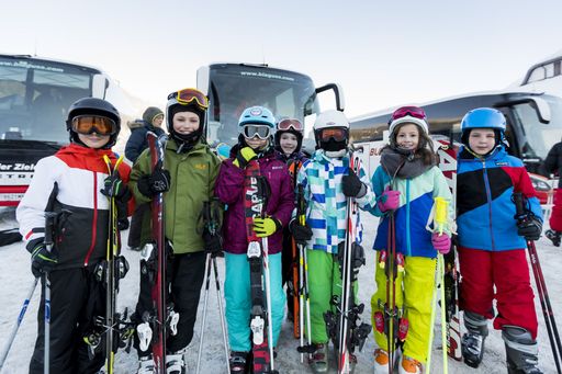 Vorschau Bild von Landesrat Schnöll und Blaguss präsentieren Wintersport-Projekt:
ski4school ermöglicht professionell organisiertes und leistbares
Skifahren für Kindergarten- und Schulkinder.