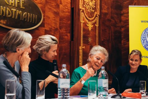  Diskussion "100 Jahre Frauenwahlrecht - wo stehen
wir heute"?