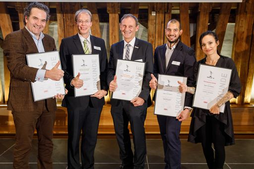 Die Gewinner des MERCUR 2018 (v.l.): Stefan Radel, Managing
Director usePAT, Maximilian Lackner, Gründer Lackner Ventures und
Consulting GmbH, Andreas Steiner, CEO AOP Orphan, Florian
Rathenböck, Mitgründer eguana, Maroua Meherzi, Gründerin und
Managing Director Blackgold.