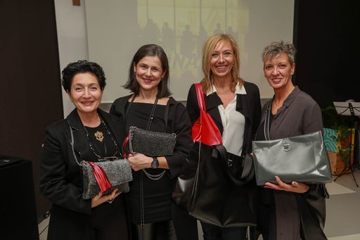 https://www.apa-fotoservice.at/galerie/16524 Wien.
im Bild von links nach rechts: Aniko Balazs, Modedesignerin,
Brigitta Schwarzer, Geschäftsführerin iNARA GmbH, Gabriele
Gottwald-Nathaniel, Obfrau des social - design - business (s-d-b),
Verein zur Förderung der Sozial- und Kreativwirtschaft - gabarage
upcycling design, Laura Duda, Produktentwicklung gabarage upcycling
design