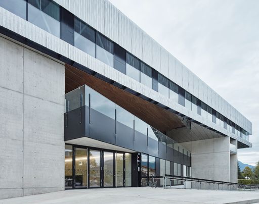 Sieger 2018 HBLA für Tourismus St. Johann/Tirol .
wiesflecker-architekten