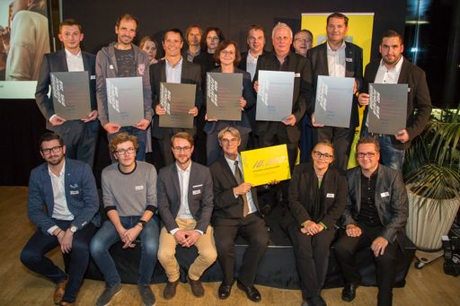 Vorschau Bild von https://www.apa-fotoservice.at/galerie/13412
v.l.n.r. sitzend Alexander Meier (Piesslinger), Uros Miletic
(fasch&fuchs.architekten), Mario Mittendorfer (AGRU), Harald Greger
(AFI), Barbara Feller (Architekturstiftung), Andreas Wilhelmer
(Metallbau Wilhelmer) stehend Darko Kardum (AGRU), Fred Hofbauer
(fasch&fuchs.architekten), Constanze Menke
(fasch&fuchs.architekten), Bernd Wiltschek (BIG), Gottfried Flicker
(BIG), Ida Pirstinger (IG Architektur), Edith Klesl-Tauchner (BIG),
Arnold Hörzing (Piesslinger), Johannes Wiesflecker
(wiesflecker-architekten), Andreas Renner (AFI), Ernst Weigl
(Piesslinger), Christian Wilhelmer (Metallbau Wilhelmer)