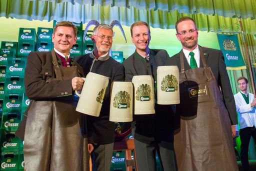 Vorschau Bild von v.l.n.r.: Bürgermeister Kurt Wallner,
Verkaufsdirektor Ronald Zentner, Generaldirektor Magne Setnes,
Braumeister Markus Baumann
