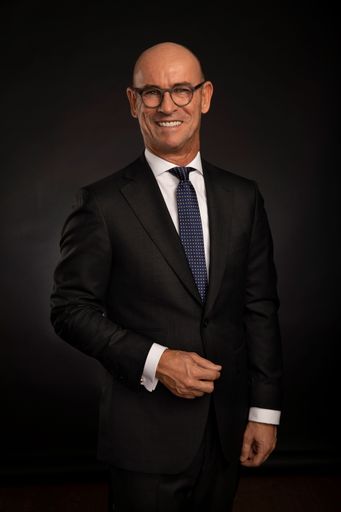 Nach 24 Jahren in der Finanzbranche, davon 20 Jahre in
Vorstandsfunktionen, und sechs Jahren Führungsverantwortung in der
Industrie wechselt Peter Buschbeck noch einmal die Seiten: Anfang
2019 wird er Mitinhaber und Verwaltungsrat der Schweizer Gsponer
Management Consulting AG mit Sitz in Basel und Dependancen in Bern,
München und Zürich. Foto zur redaktionellen Nutzung freigegeben bei
Nennung der Quelle. Weiterer Text über ots und
www.presseportal.de/nr/132868 / Die Verwendung dieses Bildes ist für
redaktionelle Zwecke honorarfrei. Veröffentlichung bitte unter
Quellenangabe: "obs/Gsponer Management Consulting AG/Remo Neuhaus
für Gsponer AG"