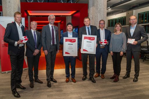 Catalysts-CEO Federspiel, OÖ AK-Direktor Moser,
Landeshauptmann-Stv. Strugl, -CEO Steindl, Engel-Austria Finanzchef
Richter, Engel-Austria Entwicklungschef Drimmel,
FFG-Bereichsleiterin Tauber und Engel-Austria Personalchef Grininger
(v.l.n.r.) bei der Auszeichnung der oberösterreichischen
Landessieger 2018 in Linz