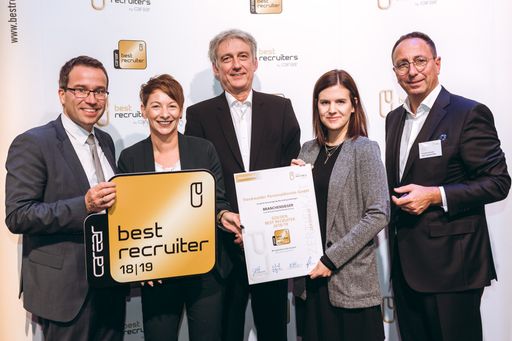  Dr. Johannes Kopf, AMS-Vorstand; Iris Brunner,
Leitung Recruiting Österreich; Univ.-Prof. Dr. Wolfgang Elsik,
Institutsvorstand HR WU Wien, Mag. Nicole Eilenberger, Leitung
Marketing Österreich;Markus Gruber, Geschäftsführer GPK Event- und
Kommunikationsmanagement GmbH