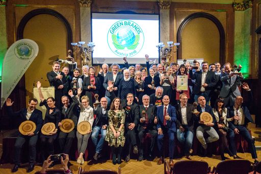https://www.apa-fotoservice.at/galerie/16045 Gruppenbild
Preisträger. GREEN BRANDS Austria 2018 Gala und Verleihung des
Österreichischen Umweltjournalismus-Preises