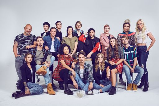 Vorschau Bild von Neben zahlreichen Influencern wie Die Lochis, Pietro Lombardi,
Chany Dakota, Patrizia Palme, Kayef oder Enyadres werden auch einige
der "Berlin - Tag & Nacht"-Publikumslieblinge am 30. November in der
König-Pilsner-ARENA in Oberhausen feiern. Für alle, die nicht live
dabei sein können, zeigt RTL II am 1. Dezember, ab 18:10 Uhr die
Highlights von THE DOME im TV. Weiterer Text über ots und
www.presseportal.de/nr/6605 / Die Verwendung dieses Bildes ist für
redaktionelle Zwecke honorarfrei. Veröffentlichung bitte unter
Quellenangabe: "obs/RTL II"
