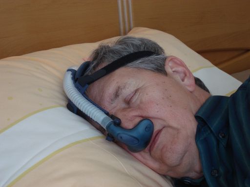 Patient mit Schlafapnoe - Therapie