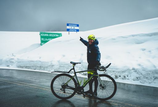  Michael Strasser hat einen neuen Weltrekord
aufgestellt. Kurz vor dem Ziel "Ushuaia" wartete viel Schnee und
Eiseskälte auf ihn.
