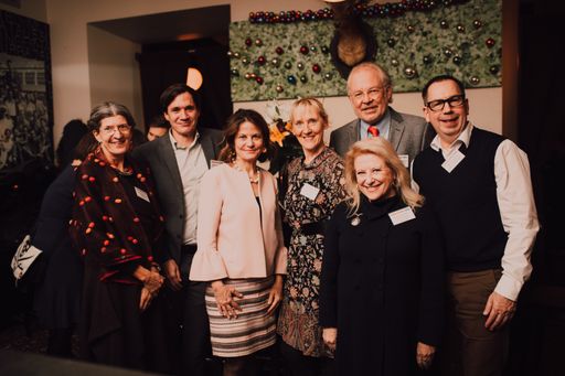 Vorschau Bild von 3. v. li. US-Chargé d’Affaires Robin Dunnigan,
BMBWF-Sektionschefin Barbara Weitgruber, Executive Director Dr.
Lonnie Johnson, gemeinsam mit Mitgliedern des Fulbright Austria
Board