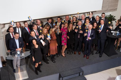Vorschau Bild von Repräsentanten der ausgezeichneten Superbrands und
Mitglieder des Brand Council am Siegerfoto.