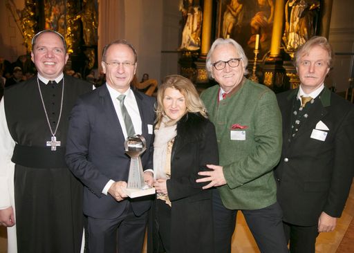 Preisverleihung SDG-Award: v. li. Abt P. Nikolaus Thiel,
Zisterzienserstift Schlierbach, Dr. Kurt Weinberger, Dr. Alice
Alsch-Harant, Hans Harrer, Dir. Günter Bergauer