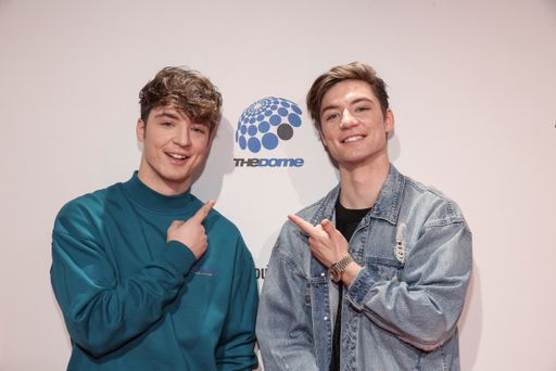 Vorschau Bild von Die Social Media-Stars Die Lochis sorgten bei THE DOME in
Oberhausen nicht nur für Begeisterungsstürme während ihres
Live-Auftritts. Zuvor hatten Fans die Gelegenheit ihre Stars hautnah
am Roten Teppich zu treffen. Alle Highlights aus der Show und
spannende Backstage-Berichte zeigt RTL II am Samstag, 1. Dezember,
um 18:10 Uhr. Weiterer Text über ots und www.presseportal.de/nr/6605
/ Die Verwendung dieses Bildes ist für redaktionelle Zwecke
honorarfrei. Veröffentlichung bitte unter Quellenangabe: "obs/RTL
II/©Markus Nass"