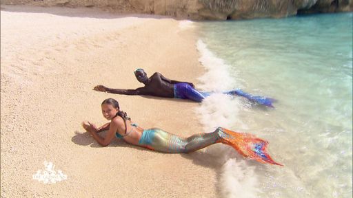 Vorschau Bild von Am Strand gibt Papis Loveday eine weitere Lektion in Sachen
Modeln - Shania und er verwandeln sich in Meerjungfrauen. Kann das
Nachwuchsmodel Shania die Tipps von Papis auch wirklich umsetzen?
Eine neue Folge von "Die Geissens - Eine schrecklich glamouröse
Familie!" am Montag, 3. Dezember 2018, um 20:15 Uhr bei RTL II.
Weiterer Text über ots und www.presseportal.de/nr/6605 / Die
Verwendung dieses Bildes ist für redaktionelle Zwecke honorarfrei.
Veröffentlichung bitte unter Quellenangabe: "obs/RTL II"