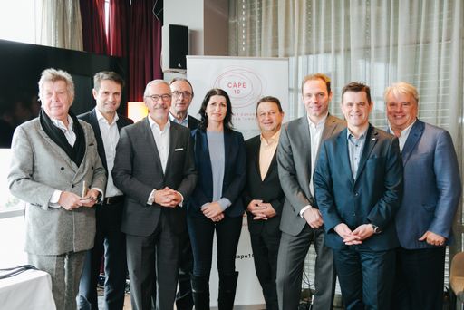 Vorschau Bild von vl.nr.: Prof. Wolf Prix, Dr. Michael Heinisch, Univ-Prof. Dr.
Siegfried Meryn, Dkfm. Hans Schmid, Mag.a Doris Czamay MBA, Josef
Kalina, Dr. Andreas Köttl , Thomas Buchner MBA CMC, Dr. Hans Peter
Haselsteiner