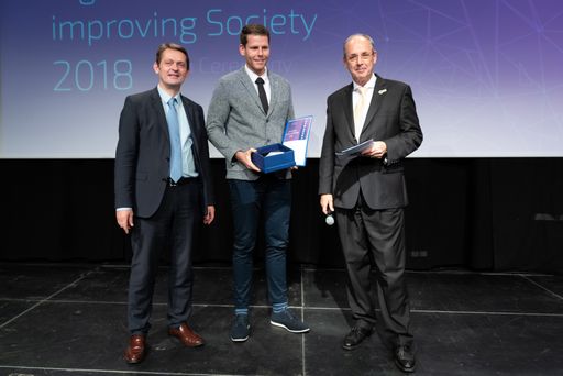 Vorschau Bild von Overall-Winner food+x - Marc Fähndrich, Vertretung
der Europ. Kommission; Dalibor Matijevic, food+x; Peter A. Bruck,
EYA-Initiator © EYA | M. Rauch