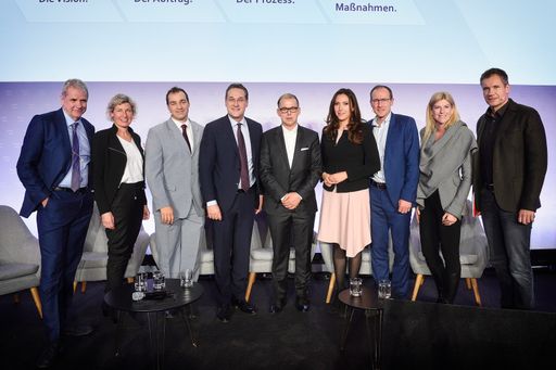 Sportminister Heinz-Christian Strache stellte die Sport Strategie
Austria vor und präsentierte die ersten Maßnahmenpakete.