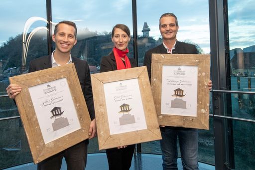 Vorschau Bild von Von Links: Philip Borckenstein-Quirini Geschäftsführer Therme
Loipersdorf, Melanie Franke Direktorin von Rogner Bad Blumau und
Mag. Gernot Deutsch Geschäftsführer der Heiltherme Bad Waltersdorf.