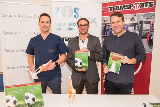  https://www.apa-fotoservice.at/galerie/16668 Im Bild v.l.n.r.:
Doz. Dr. Patrick Weninger, Facharzt für Unfallchirurgie; Dominik
Voglsinger, Autor; Thomas Mangold, Autor