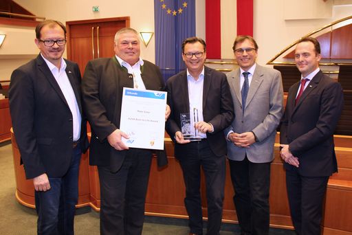 Vorschau Bild von Bildtext (v.l.n.r.): KR Rudolf Silvan, Vorsitzender
der AUVA-Landesstelle Wien und Landesgeschäftsführer der
Gewerkschaft Bau-Holz NÖ, Peter Ecker, Landesrat Mag. Norbert
Darabos, Franz Nechansky, Spartenobmann-Stellvertreter der
Wirtschaftskammer Burgenland, und Mag. Alexander Bernart, Direktor
der AUVA-Landesstelle Wien