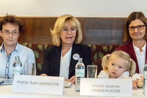 Vorschau Bild von Im Bild v.l.n.r. Dr. Sabine Renner, Dr. Ruth
Ladenstein, Dr. Susanne Greber-Platzer