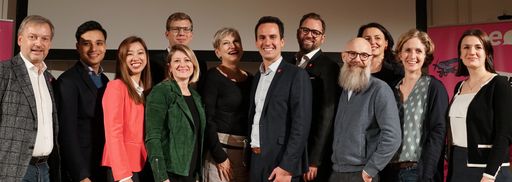 Das neu gewählte Landesteam und die Mitglieder des Erweiterten
Landesteams mit Landessprecher Christoph Wiederkehr.
