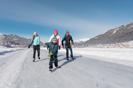  Eislaufen für die ganze Familien am Weissensee.