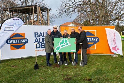  Am 10. Dezember erfolgte der Spatenstich für den
neuen Verkehrsgarten in Wien-Liesing. Dieser wird auch eine
Begegnungszone für Schüler und Menschen mit Behinderung sein. Die
Eröffnung ist für den Frühsommer 2019 geplant.