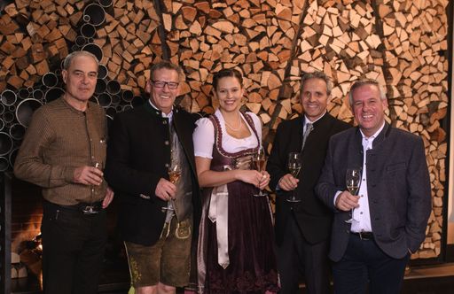 Vorschau Bild von Dr. Martin Baldauf, Direktoren/Gastgeber Claire und
Raimund Prinoth, Armin Ennemoser, Wolfgang Sommavilla