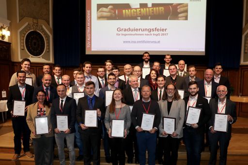 Premiere für die TÜV AUSTRIA Akademie als
bundesweite Zertifizierungsstelle. Erstmals verlieh sie
Ingenieur/innen aus ganz Österreich in einer feierlichen
Graduierungszeremonie den Ingenieur-Titel gemäß dem neuen
Ingenieur-Gesetz. Der Festakt fand letzten Freitag im Festsaal des
Technischen Museums in Wien statt. www.ing-zertifizierung.at