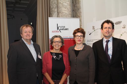 Vorschau Bild von Im Bild vlnr.: Mag. Gerhard Kowař - KulturKontakt
Austria, Dr. Elisabeth Freismuth - Bundesministerium für Bildung,
Wissenschaft und Forschung - Sonderbeauftragte des Herrn
Bundesministers, Dr. Monika Sommer - Haus der Geschichte Österreich,
Univ.Prof. DDr. Grabenwarter - Beirat für das Gedenk- und
Erinnerungsjahr 2018