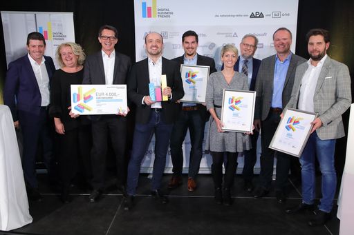 Vorschau Bild von Im Bild die Finalisten der Kategorie Revolution
v.l.n.r.: Alexis Johann (styria digital one, FehrAdvice & Partners),
Barbara Rauchwarter (APA – Austria Presse Agentur), Paul Blazek
(Combeenation), Klaus Pilsl (Combeenation), Lukas Pinter
(Combeenation), Anika Dangl (ToxPHACTS), Alexander Falchetto
(APA-IT), Gerhard Ecker (ToxPHACTS), Philipp Etzlinger (uugot.it)