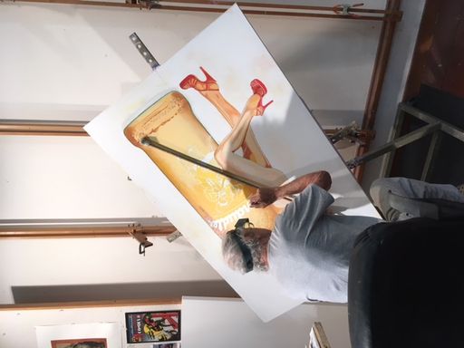 Vorschau Bild von Mel Ramos malt „Almdudler’s Fabulous Blonde“