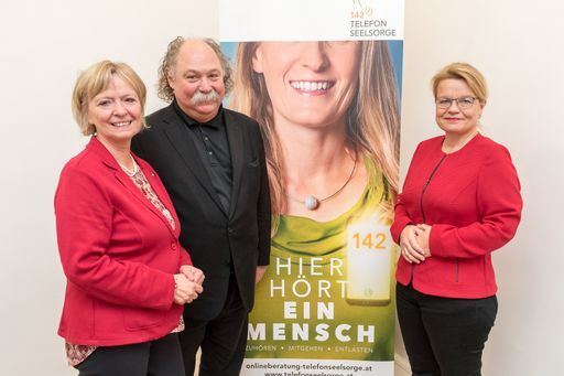  Die Weihnachtszeit mit ihren vielen beruflichen und privaten
Feiern löst bei Menschen häufig Stress aus, oft verknüpft mit zu
hohem Alkoholkonsum. Die TelefonSeelsorge Österreich wies bei einem
Pressegespräch am Montag gemeinsam mit dem ärztlichen Leiter des
Anton Proksch Instituts, Michael Musalek, auf
Unterstützungsmöglichkeiten in schwierigen Situationen hin.