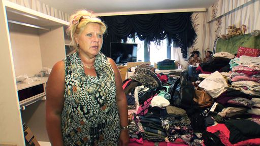 Vorschau Bild von Silvia hat einen alten Schrank, der dringend ausgemistet werden
muss - was der elffachen Mutter nicht leichtfällt. "Die Wollnys -
Eine schrecklich große Familie!": Neue Folge am Mittwoch um 20:15
Uhr bei RTL II. © RTL II - Recht zum Abdruck/Darstellung
zeitlich/sachlich beschränkt auf die Bewerbung der Sendung. Weiterer
Text über ots und www.presseportal.de/nr/6605