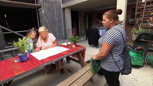 Vorschau Bild von Während Sylvana und Sarafina eine Shoppingtour machen, passt Oma
Silvia auf Enkelin Celina auf. Doch Sylvana ist derzeit sehr besorgt
um ihre Kleine und übervorsichtig. Können Oma und Enkelin trotzdem
sorglose Stunden miteinander verbringen? "Die Wollnys - Eine
schrecklich große Familie!": Neue Folge am Mittwoch um 20:15 Uhr bei
RTL II. © RTL II - Recht zum Abdruck/Darstellung zeitlich/sachlich
beschränkt auf die Bewerbung der Sendung. Weiterer Text über ots und
www.presseportal.de/nr/6605