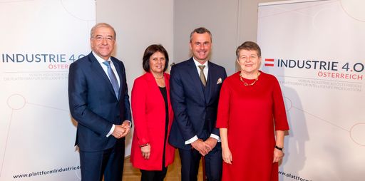 v.l.n.r.: Kurt Hofstädter (Vorstandsvorsitzender
Plattform Industrie 4.0 Österreich), Renate Anderl (Präsidentin
Bundesarbeitskammer), Norbert Hofer (Bundesminister für Verkehr,
Innovation und Technologie) und Brigitte Ederer (Präsidentin FEEI
Fachverband der Elektro- und Elektronikindustrie) bei der
Pressekonferenz