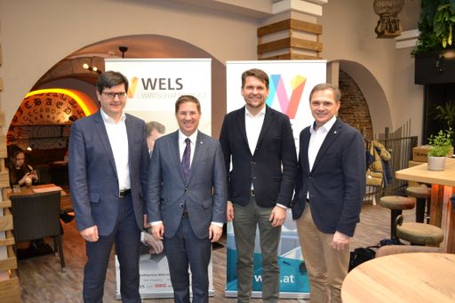 v.l.n.r.: Mag. Edlbauer (Obmann WKO Wels), Bgm. Dr.
Andreas Rabl, Wirtschaftsstadtrat Peter Lehner, Peter Jungreithmair
(GF Wels Marketing & Touristik GmbH, WBA)