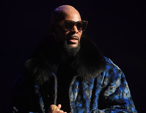 Die Doku-Serie "Surviving R. Kelly" kommt in den
deutschsprachigen Raum: A&E zeigt sie vom 18. bis 20. Mai 2019
täglich jeweils ab 20.15 Uhr in Doppelfolgen als exklusive
TV-Premiere in Deutschland, Österreich und der Schweiz (Foto: R.
Kelly bei einem Konzertauftritt / © PR/A&E/Getty/Williams -
Honorarfreie Verwendung ist nur im Rahmen der Berichterstattung über
die Doku-Serie "Surviving R. Kelly" bei Nennung des Senders A&E und
des Titels der Doku-Serie sowie der Copyright-Angabe
PR/A&E/Getty/Williams gestattet.) Weiterer Text über ots und
www.presseportal.de/nr/113947