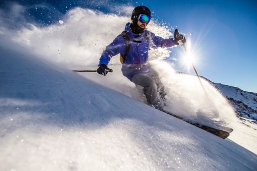  Obertauern, Schladming, Stuhleck ..., alle Bring
mich-Skigebiete melden tiefverschneite Landschaften, perfekte Pisten
und vor allem lawinensicheres Skifahren innerhalb der Markierungen.