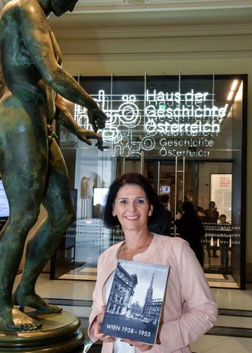 Christa Bauer, Präsidentin des Vereins der Wiener
Fremdenführer, freut sich am Sonntag, 17. Februar auf viele Besucher
der Gratis-Führungen im und rund um das neue Haus der Geschichte
anlässlich des 30. Welttages ihrer Berufsgruppe.