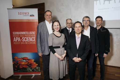 https://www.apa-fotoservice.at/galerie/16536 Im Bild v.l.n.r.:
Christian Müller (APA), Barbara Prainsack (Institut für
Politikwissenschaft der Universität Wien; Mitglied der
Bioethikkommission beim Bundeskanzleramt und der European Group on
Ethics in Science and New Technologies), Lukas Kenner (stv. Direktor
des Ludwig Boltzmann Instituts für Krebsforschung und Mitglied der
Bioethikkommission beim Bundeskanzleramt), Michael Litschka
(Department Medien & Wirtschaft an der FH St. Pölten), Johann Čas
(Institut für Technikfolgen-Abschätzung der Österreichischen
Akademie der Wissenschaften (ÖAW), Mario Wasserfaller (APA).