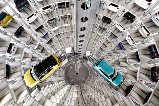  Blick ins Innere eines Autoturms Weiterer Text über ots und
www.presseportal.de/nr/19185 / Die Verwendung dieses Bildes ist für
redaktionelle Zwecke honorarfrei. Veröffentlichung bitte unter
Quellenangabe: "obs/Autostadt GmbH/LARS LANDMANN"