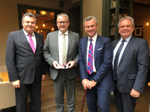  BM Hofer auf Arbeitsbesuch bei tschechischem
Amtskollegen Dan Tok