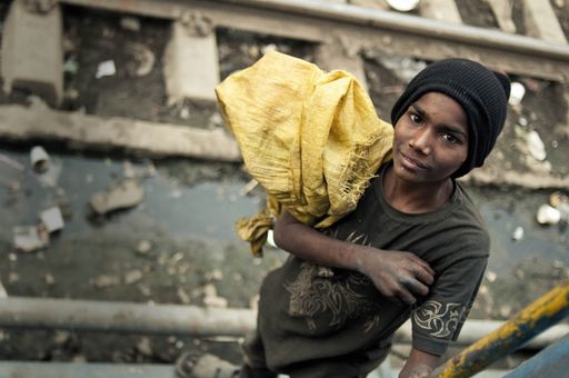 Geschätzte 100.000 unbegleitete Kinder kommen
jährlich in den großen indischen Bahnhöfen an - viele werden Opfer
von Menschenhandel