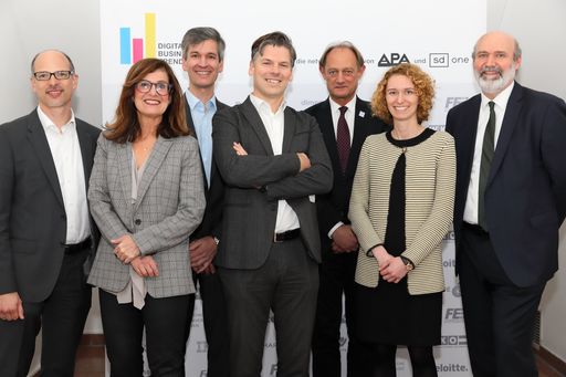 https://www.apa-fotoservice.at/galerie/16149 Im
Bild v.l.n.r.: Peter Gönitzer (Wien Energie), Sonja Watzka
(Moderation), Wolfgang Lucny (DXC Technology), Franz Dornig (IBM
Österreich), Alois Ferscha (JKU Linz), Judith Pertl (A1 Digital) und
Friedrich Bleicher (TU Wien)